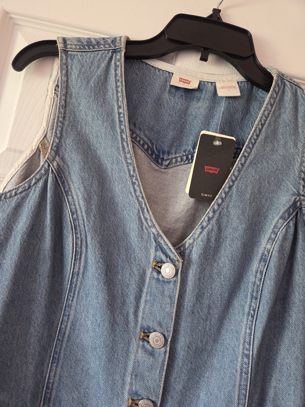 Womens Levi's Sleeveless Denim Button-Front Dress Size M NWT - Picture 2 of 8